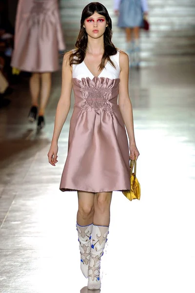 Look 32
